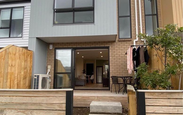  at 2/103 Flanshaw Road, Te Atatu South, Waitakere City, Auckland