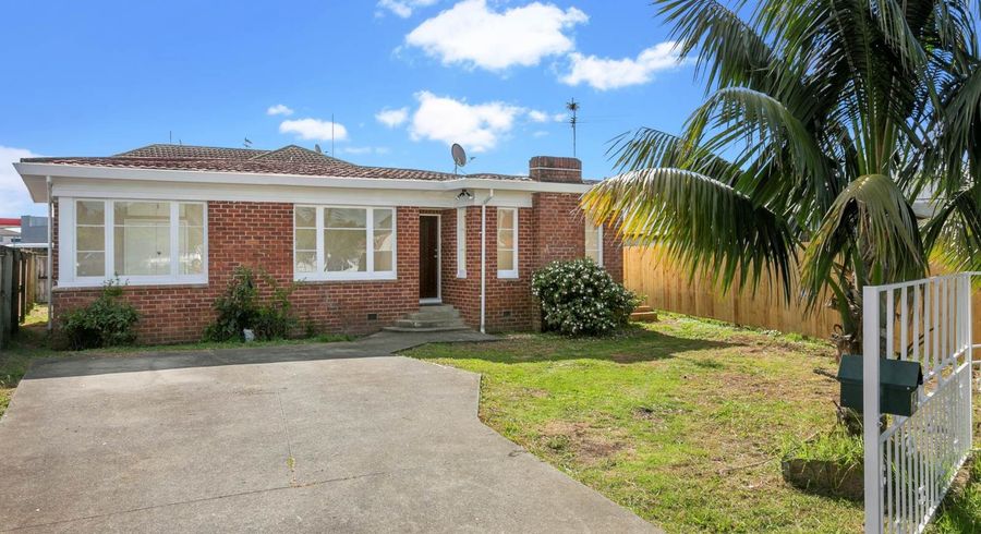  at 4 Albert Road, Manukau, Auckland