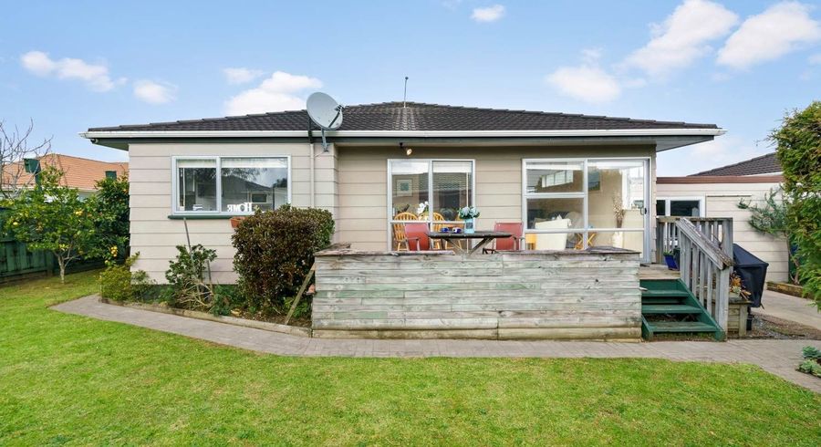  at 2/44 Aviemore Drive, Highland Park, Manukau City, Auckland