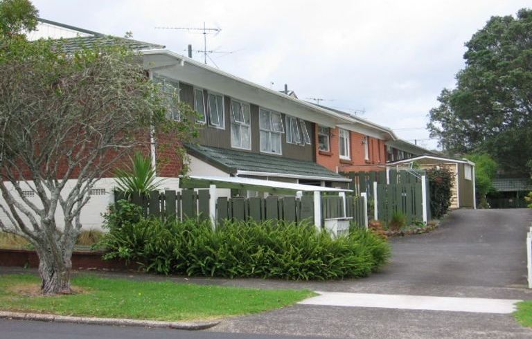  at 2/33 Tawhiri Road, One Tree Hill, Auckland City, Auckland