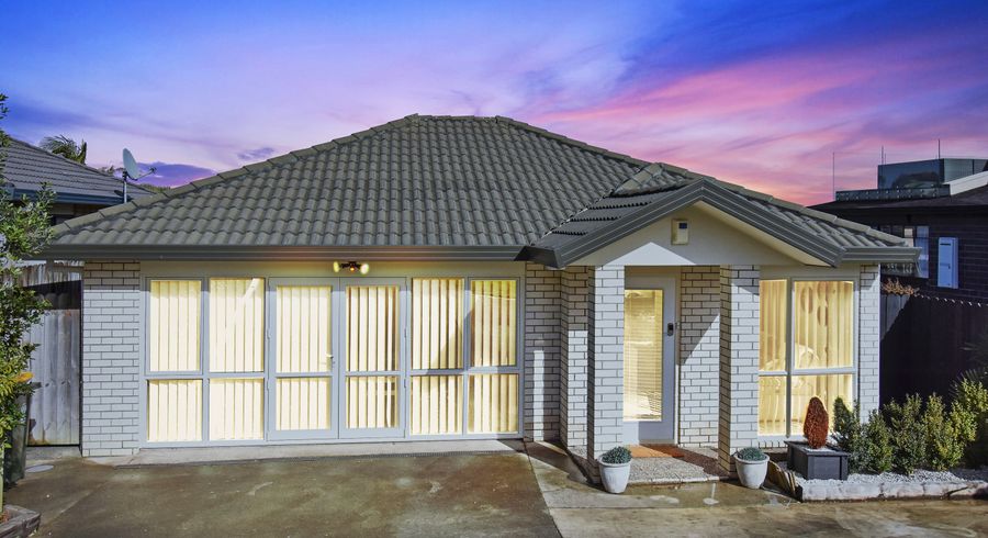  at 8 Wairere Road, The Gardens, Auckland