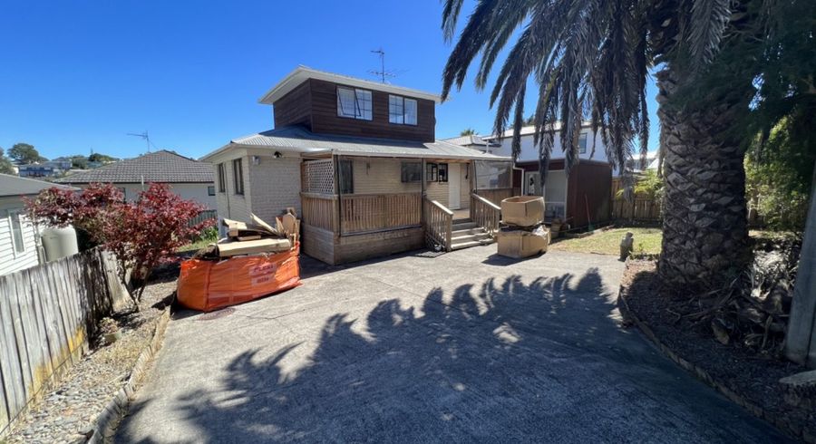  at 2/7 Pax Avenue, Forrest Hill, North Shore City, Auckland