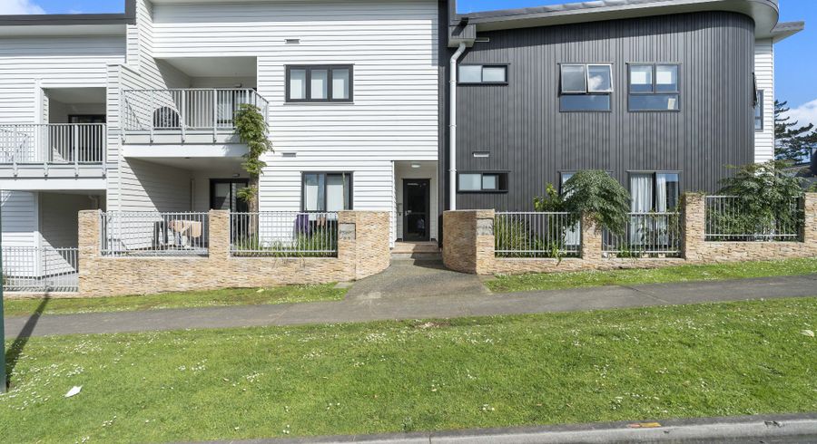  at 107/2 Gracechurch Dr, Flat Bush, Manukau City, Auckland