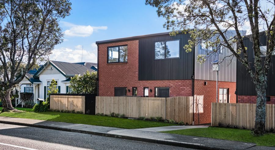  at 1B Cliff View Road, Green Bay, Waitakere City, Auckland