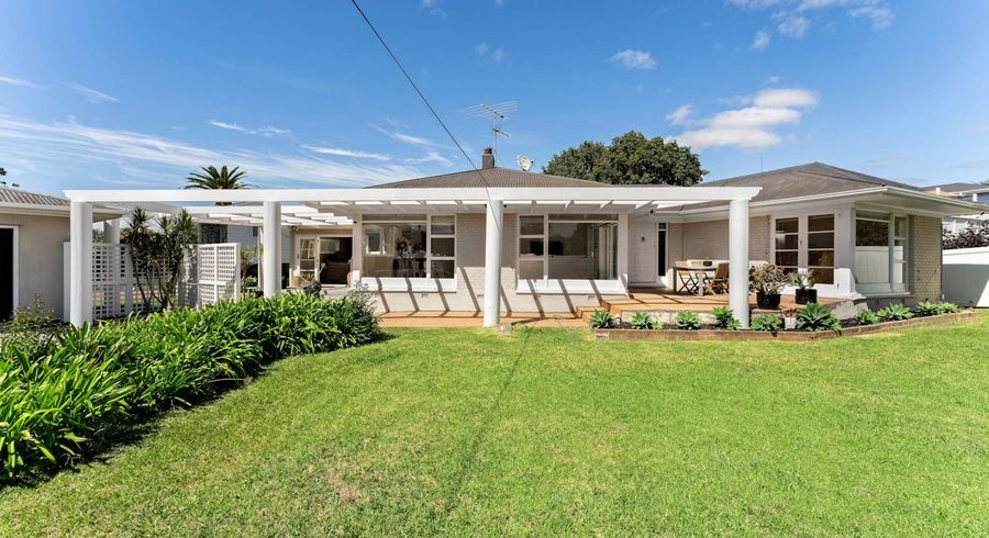  at 33 Covil Avenue, Te Atatu South, Auckland