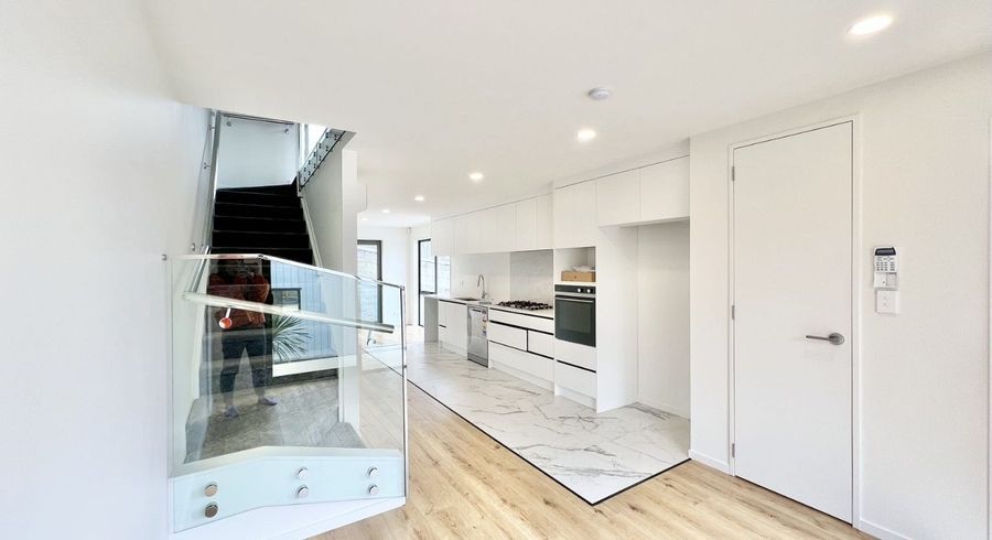  at 7E Serrata Place, Browns Bay, Auckland