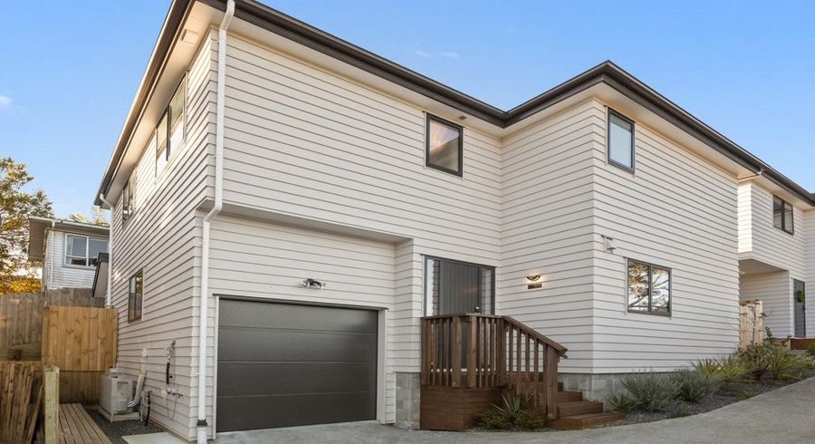 at 61B Totaravale Drive, Totara Vale, North Shore City, Auckland