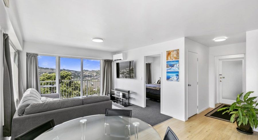  at 4/32 Akaroa Drive, Maupuia, Wellington