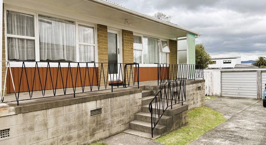  at 2/102 Te Atatu Road, Te Atatu South, Waitakere City, Auckland