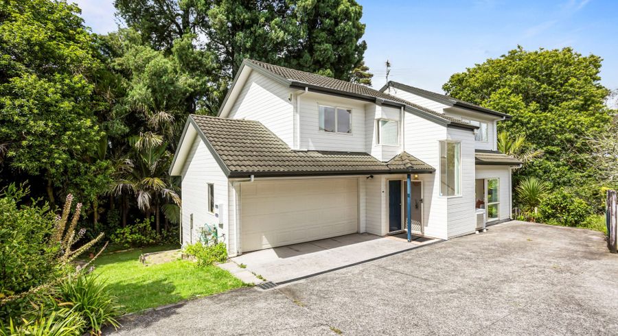  at 2/52 Roberts Road, Glenfield, Auckland