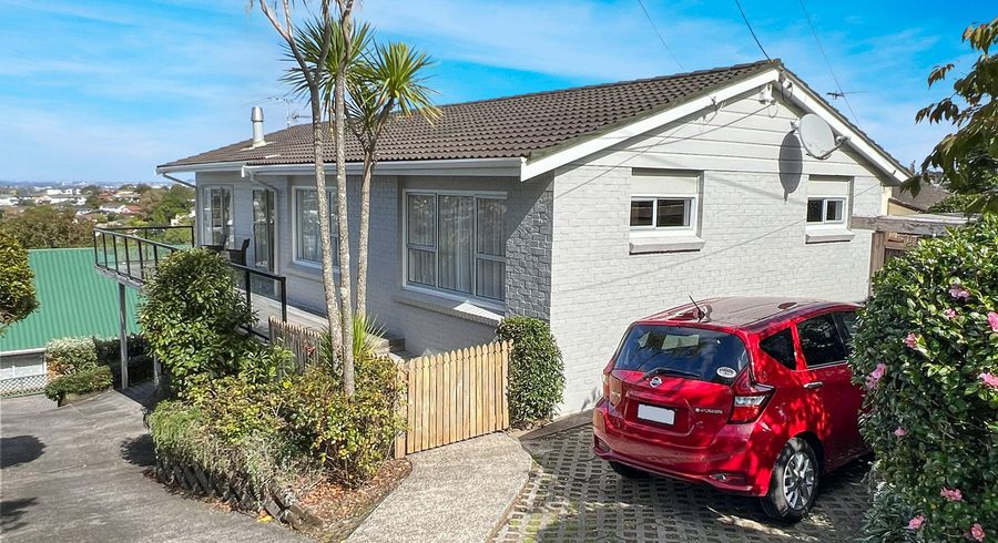  at 1/87 Sunset Road, Totara Vale, Auckland