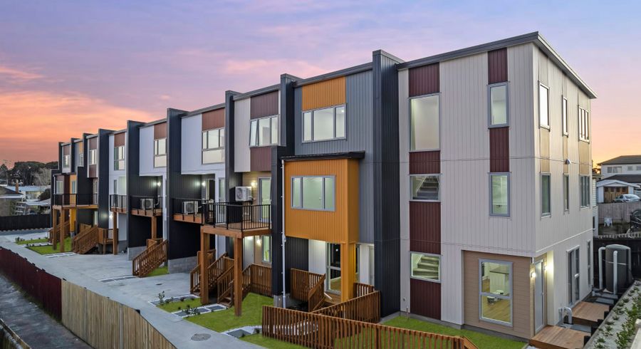  at 8 Reeves Avenue, Papatoetoe, Manukau City, Auckland