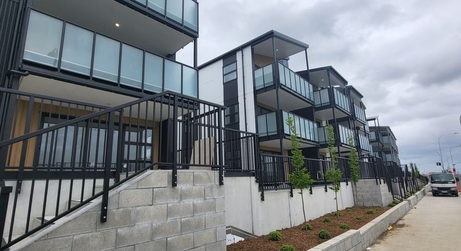  at 302/30 (STUDIO) Shortfin Place, Flat Bush, Manukau City, Auckland