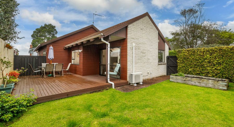  at 2/255 Meola Road, Point Chevalier, Auckland
