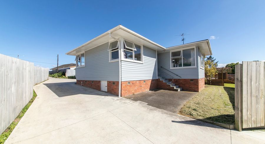  at 127 Tidal Road, Mangere, Auckland
