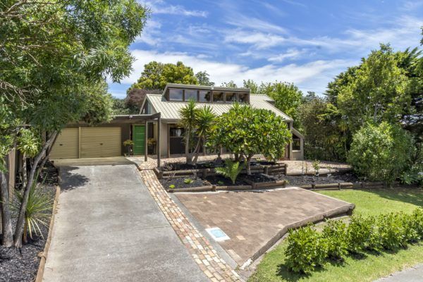  at 4 Jandell Crescent, Bucklands Beach, Manukau City, Auckland