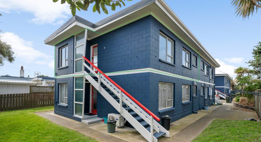  at 8/218 Onepu Road, Lyall Bay, Wellington