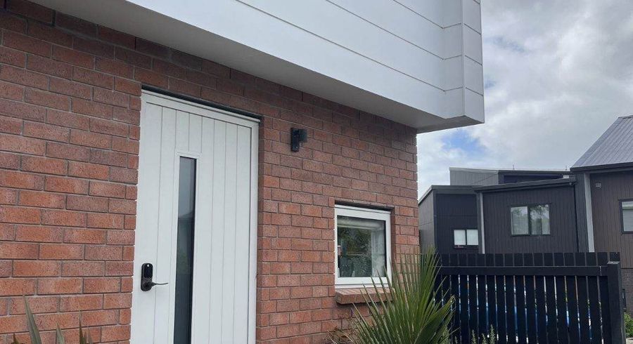  at 325 Glengarry Road, Glen Eden, Waitakere City, Auckland