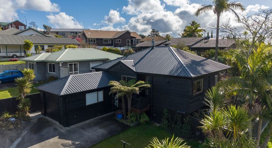  at 1/45 Unsworth Drive, Unsworth Heights, North Shore City, Auckland