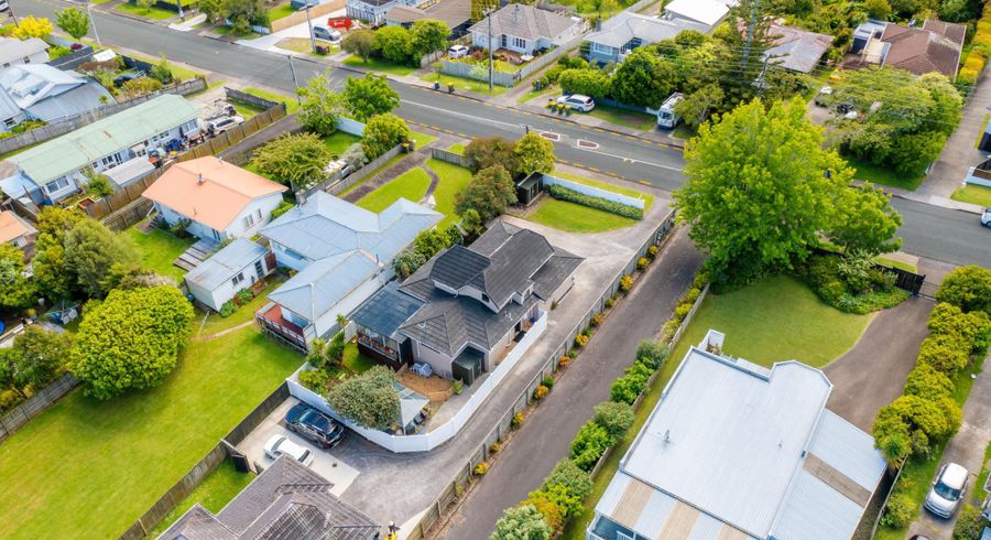  at 2/84 Verbena Road, Birkdale, Auckland