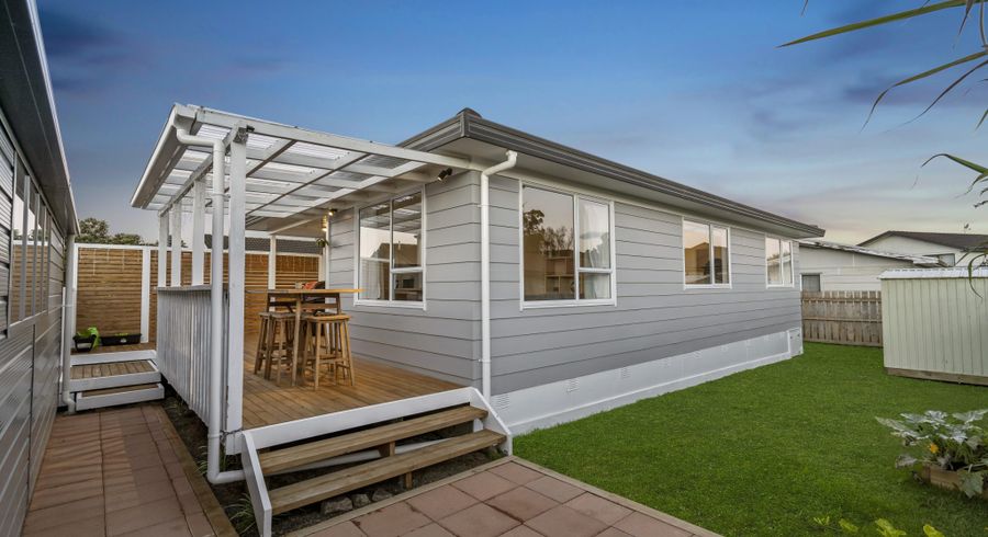  at 2/212 Waitemata Drive, Ranui, Waitakere City, Auckland