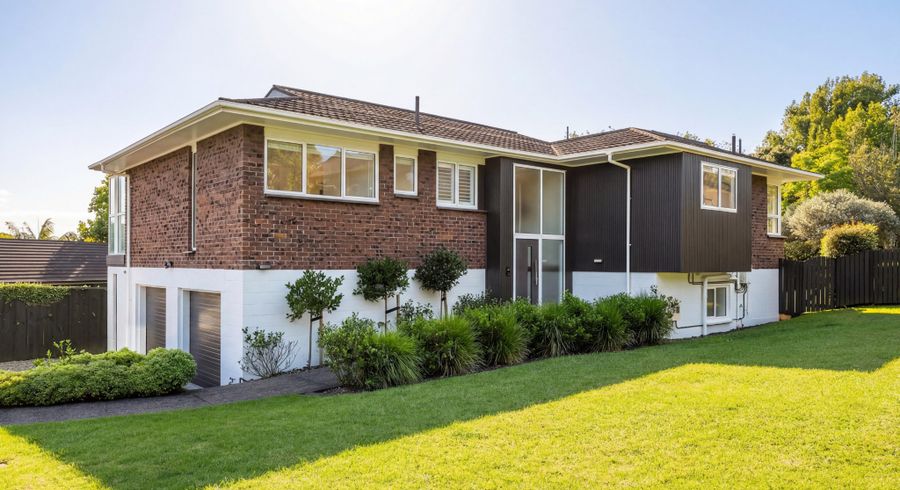  at 16 Andrea Place, Sunnyhills, Manukau City, Auckland