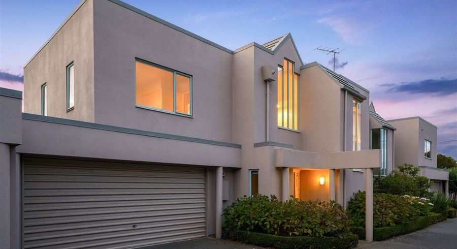  at 2/110 Nayland Street, Sumner, Christchurch