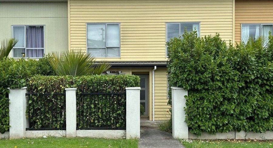  at 33/11 Ray Small Drive, Papakura, Papakura, Auckland