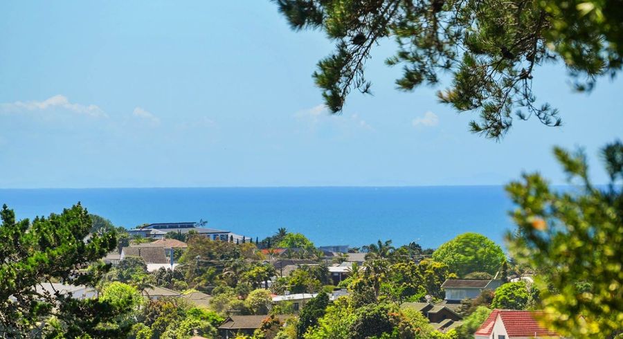  at 1/553 East Coast Road, Browns Bay, North Shore City, Auckland