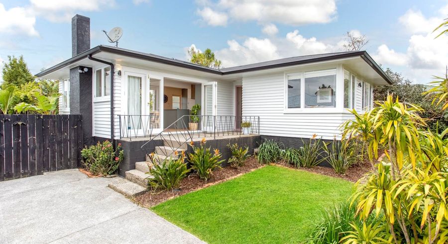  at 25 Trojan Crescent, New Lynn, Waitakere City, Auckland