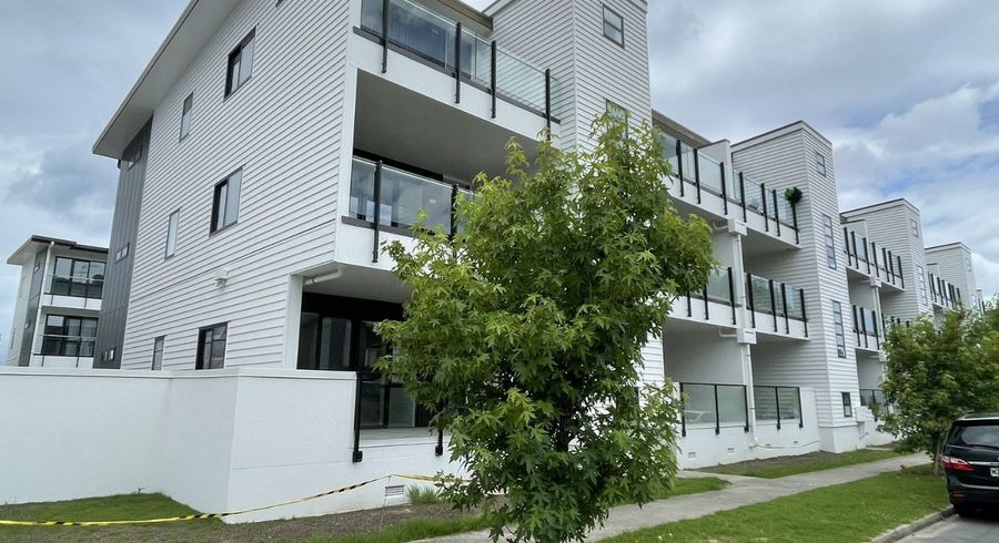  at 4/11 Carlos Drive, Flat Bush, Manukau City, Auckland