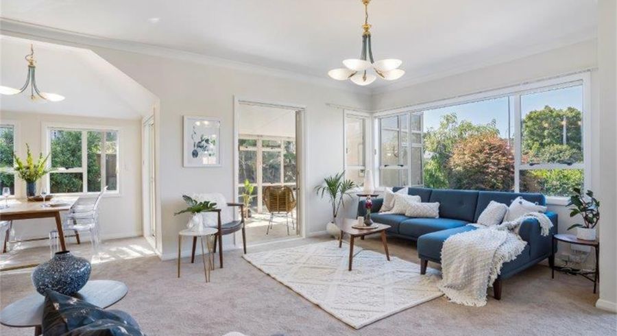  at 32 Hillsborough Road, Hillsborough, Auckland