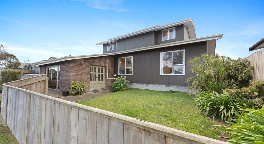  at 19 Hillcrest Drive, Kelvin Grove, Palmerston North