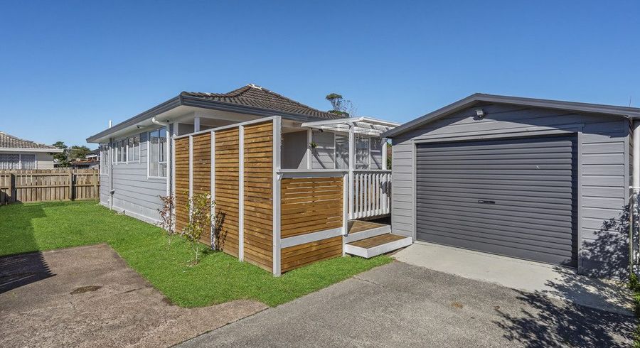  at 2/212 Waitemata Drive, Ranui, Waitakere City, Auckland