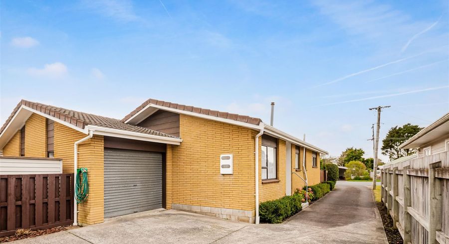  at 1/10 Hillcrest Avenue, Hillcrest, Auckland