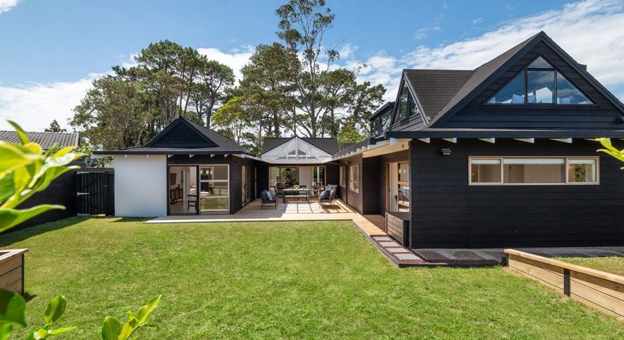  at 86 Becroft Drive, Forrest Hill, Auckland