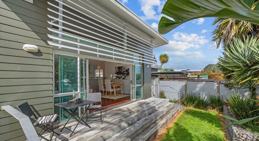  at 2/2 Salem Place, Torbay, North Shore City, Auckland