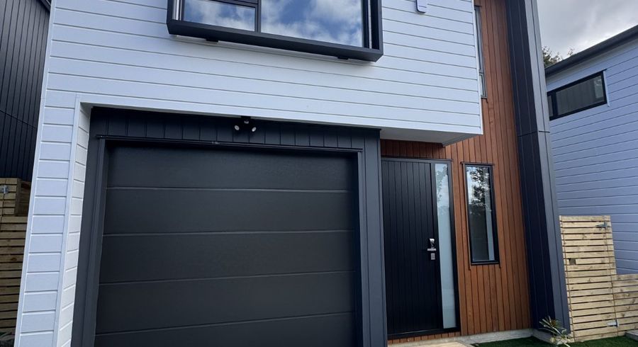  at Hilling Street, Green Bay, Waitakere City, Auckland