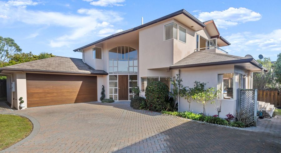 at 2/12 Folkestone Street, Murrays Bay, Auckland