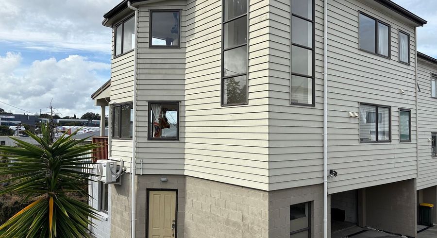  at 1/9 Woodall Place, Totara Vale, North Shore City, Auckland