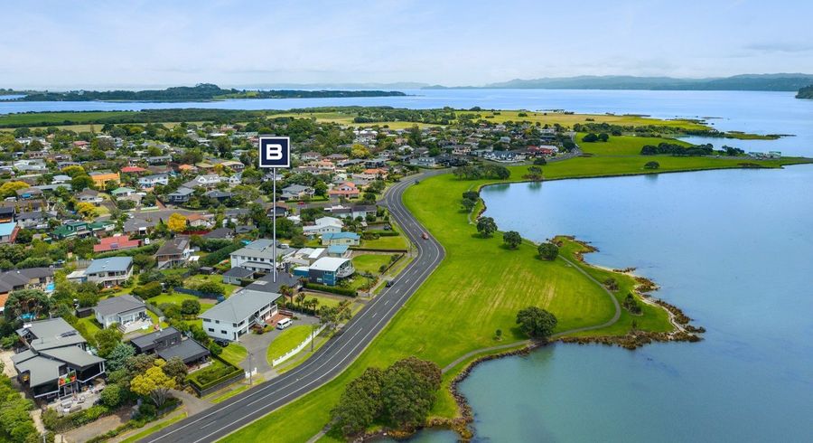  at 65 Kiwi Esplanade, Mangere Bridge, Manukau City, Auckland