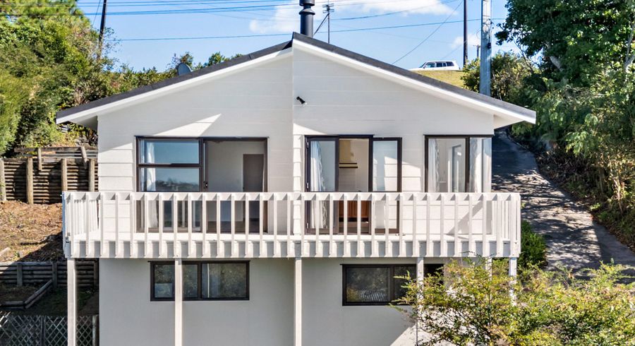  at 697a East Coast Road, Browns Bay, North Shore City, Auckland