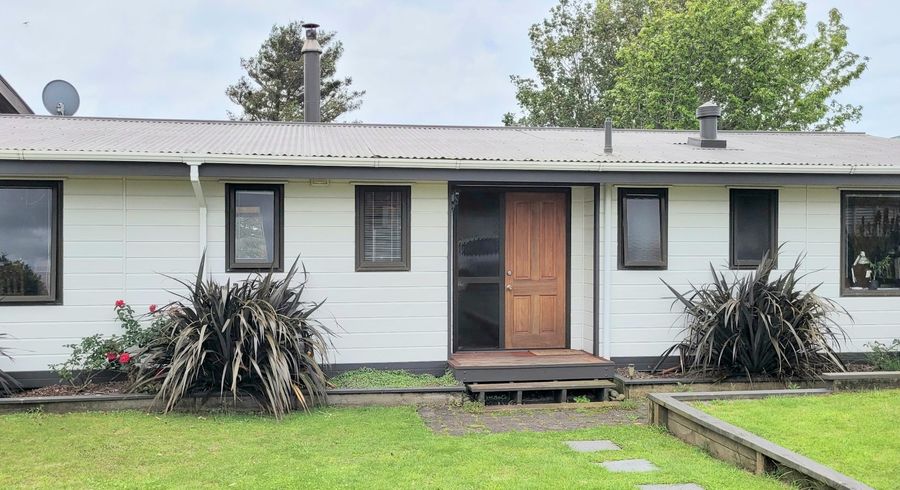  at 8 Pararewa Drive, Whalers Gate, New Plymouth