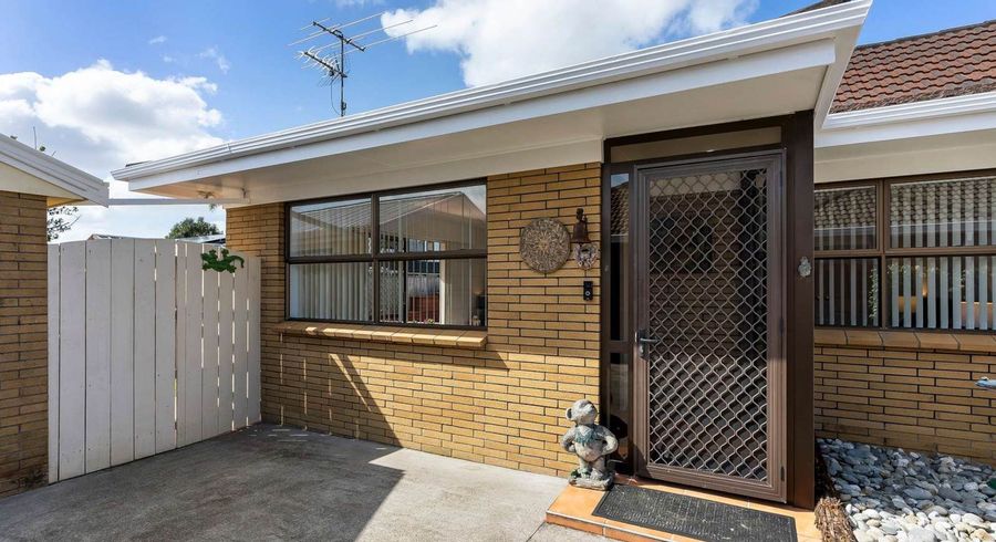  at 2/14 Paton Avenue, Papatoetoe, Auckland