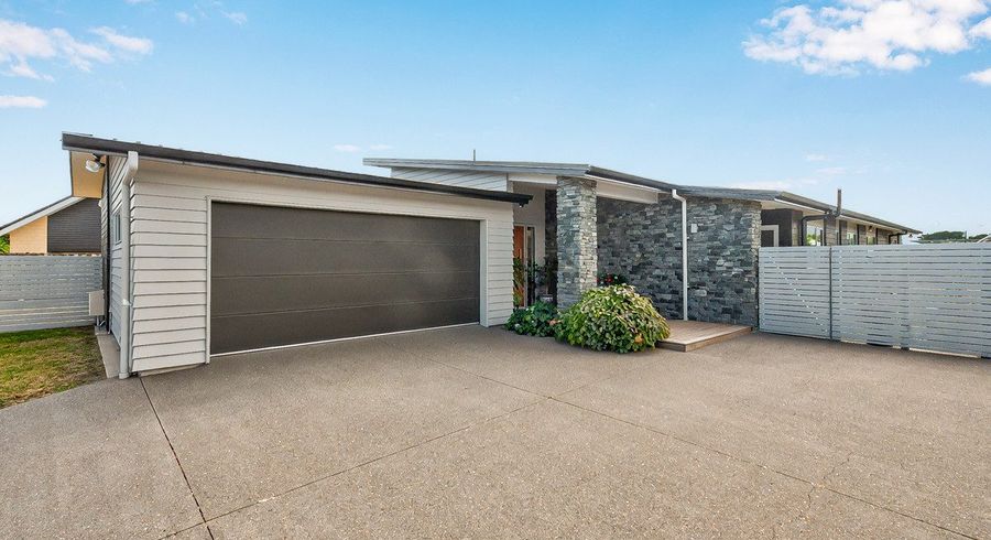  at 77 Kotuku Drive, Paraparaumu Beach, Kapiti Coast, Wellington