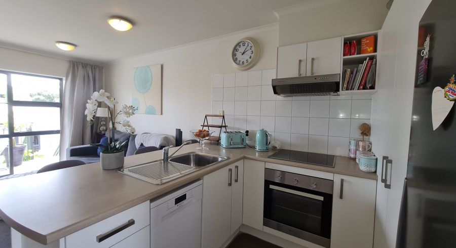  at 2/5 CAROLINA PLACE, Albany, North Shore City, Auckland