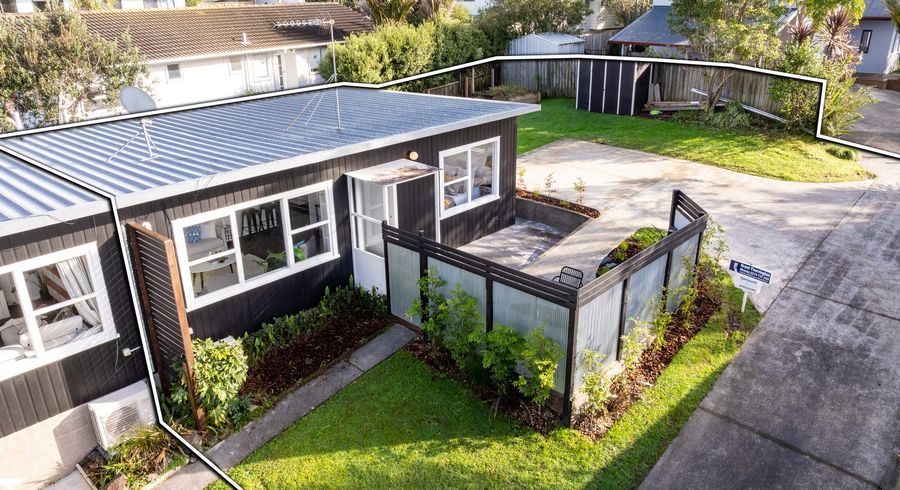  at 2/6 Tallington Crescent, Torbay, North Shore City, Auckland
