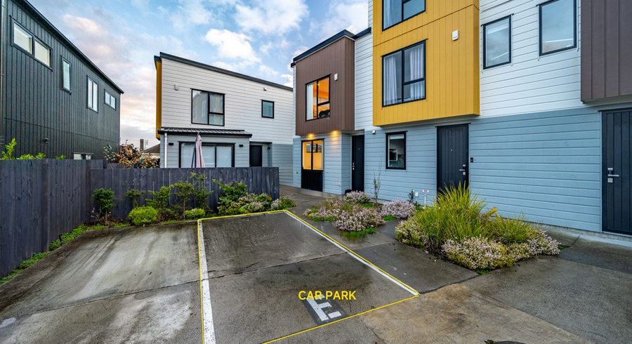  at 5E Beach Road, Te Atatu Peninsula, Waitakere City, Auckland