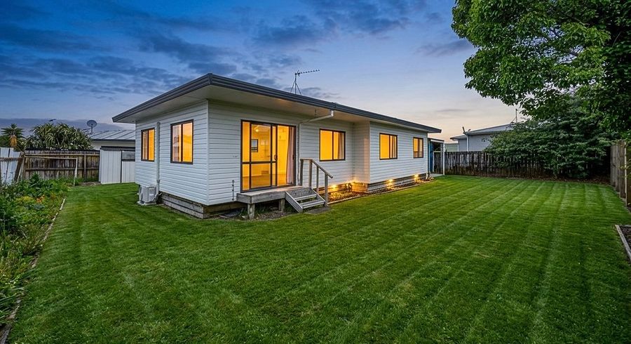  at 2/5 Solveig Place, Randwick Park, Manukau City, Auckland