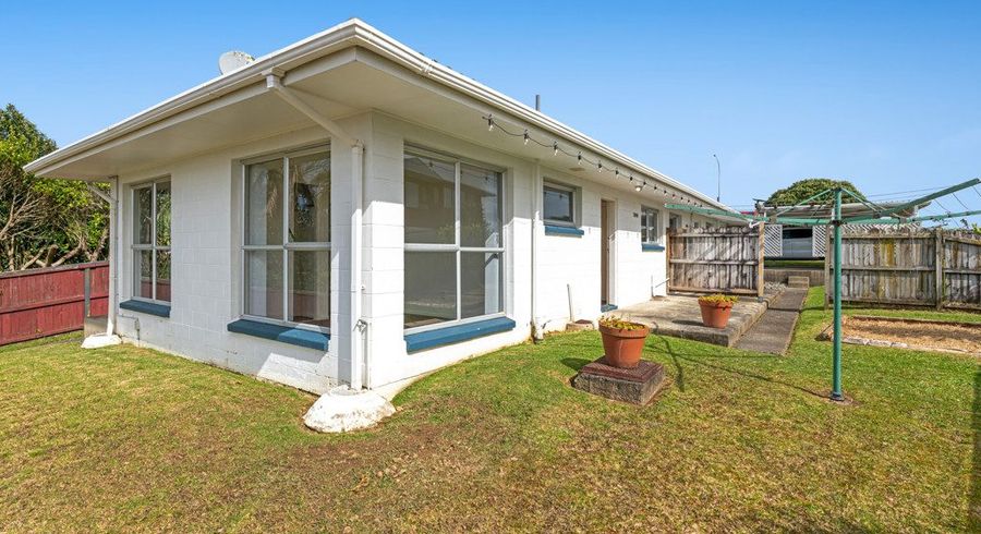  at 2/587 Glenfield Road, Glenfield, North Shore City, Auckland